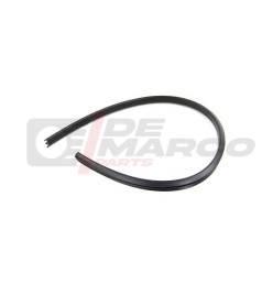 Horizontal cold protection gasket for front door window